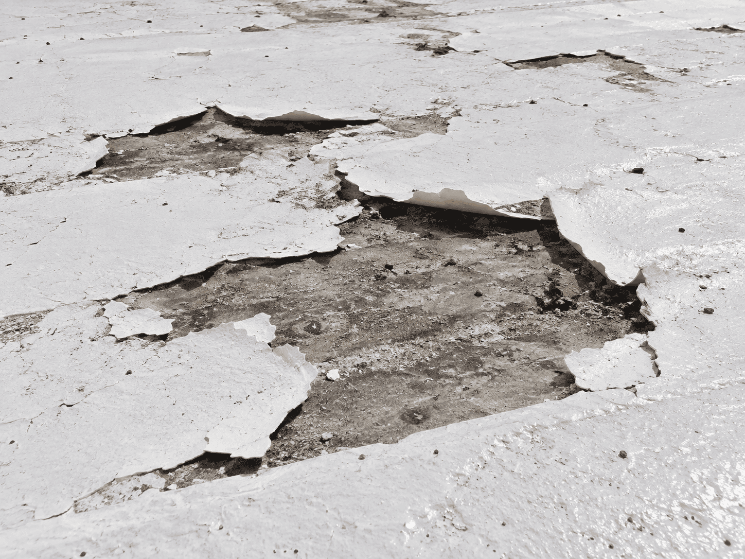 Adhesion loss on aged single-ply